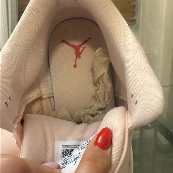 AIR JORDAN 3 RETRO VDAY - Picture 3 of 10